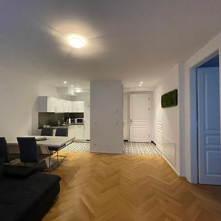 1St City La Opera Suites Виена Екстериор снимка