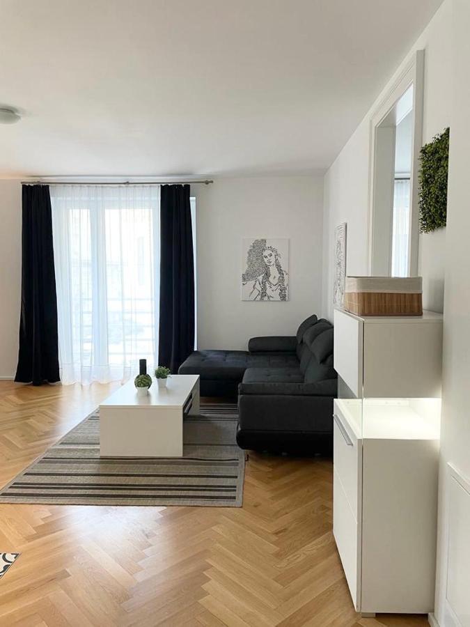 1St City La Opera Suites Виена Екстериор снимка