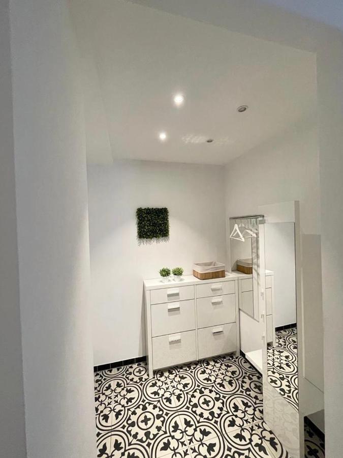 1St City La Opera Suites Виена Екстериор снимка