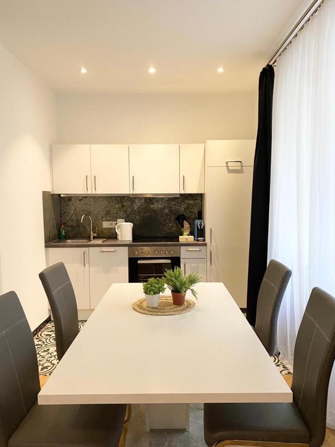 1St City La Opera Suites Виена Екстериор снимка