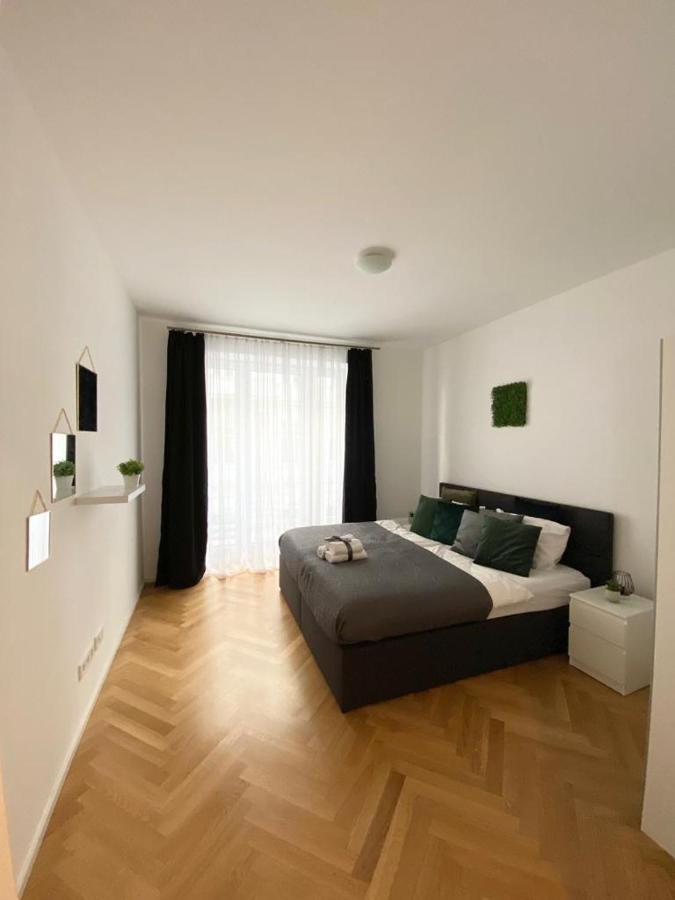 1St City La Opera Suites Виена Екстериор снимка