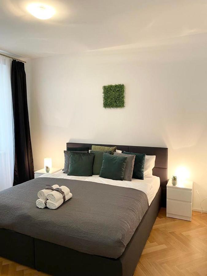 1St City La Opera Suites Виена Екстериор снимка