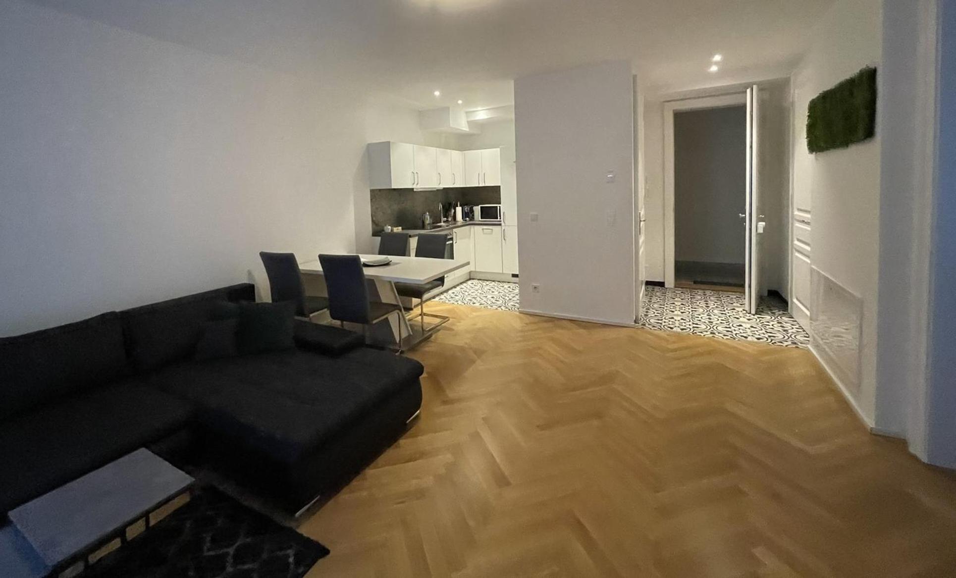 1St City La Opera Suites Виена Екстериор снимка