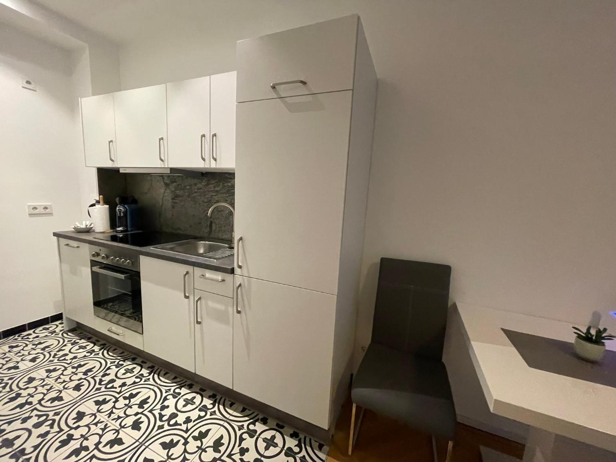 1St City La Opera Suites Виена Екстериор снимка