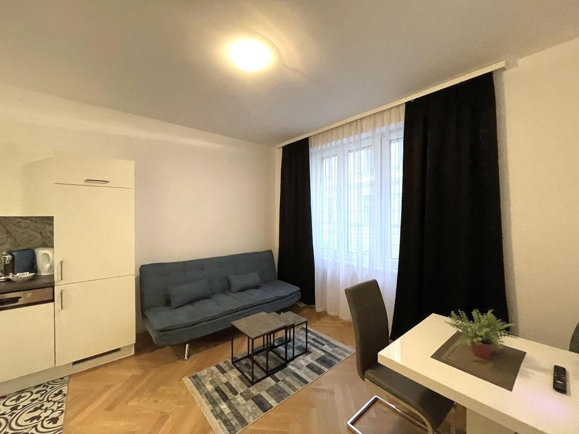 1St City La Opera Suites Виена Екстериор снимка