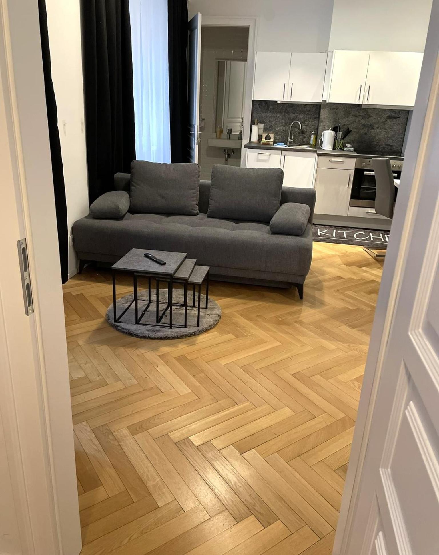 1St City La Opera Suites Виена Екстериор снимка