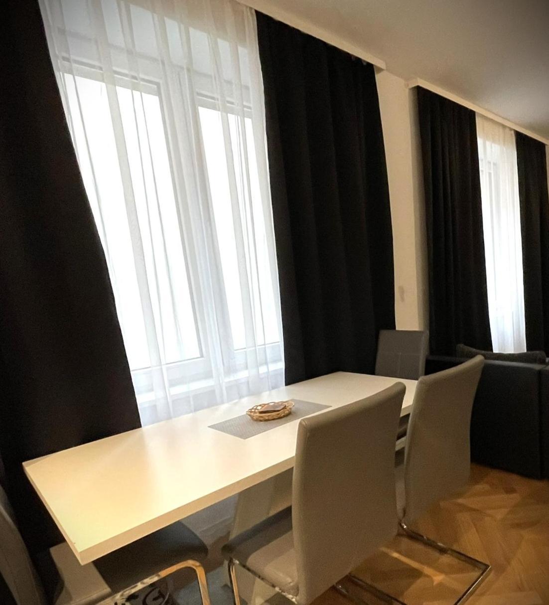 1St City La Opera Suites Виена Екстериор снимка