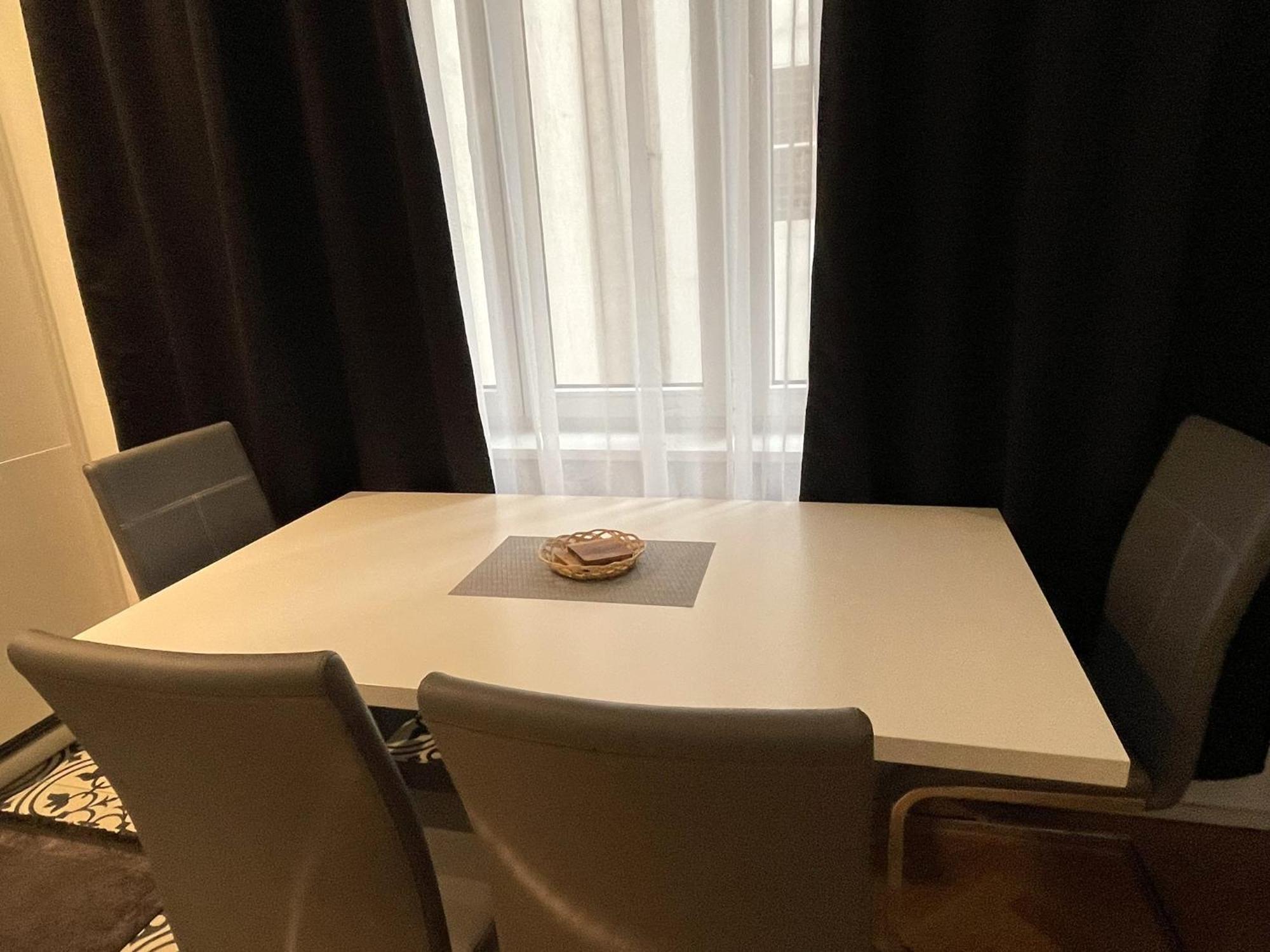 1St City La Opera Suites Виена Екстериор снимка